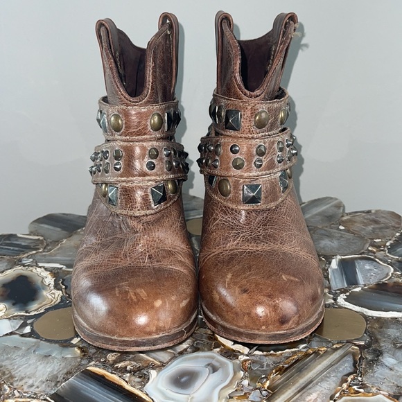 Distressed Brown Corral Short Boots - Picture 2 of 9